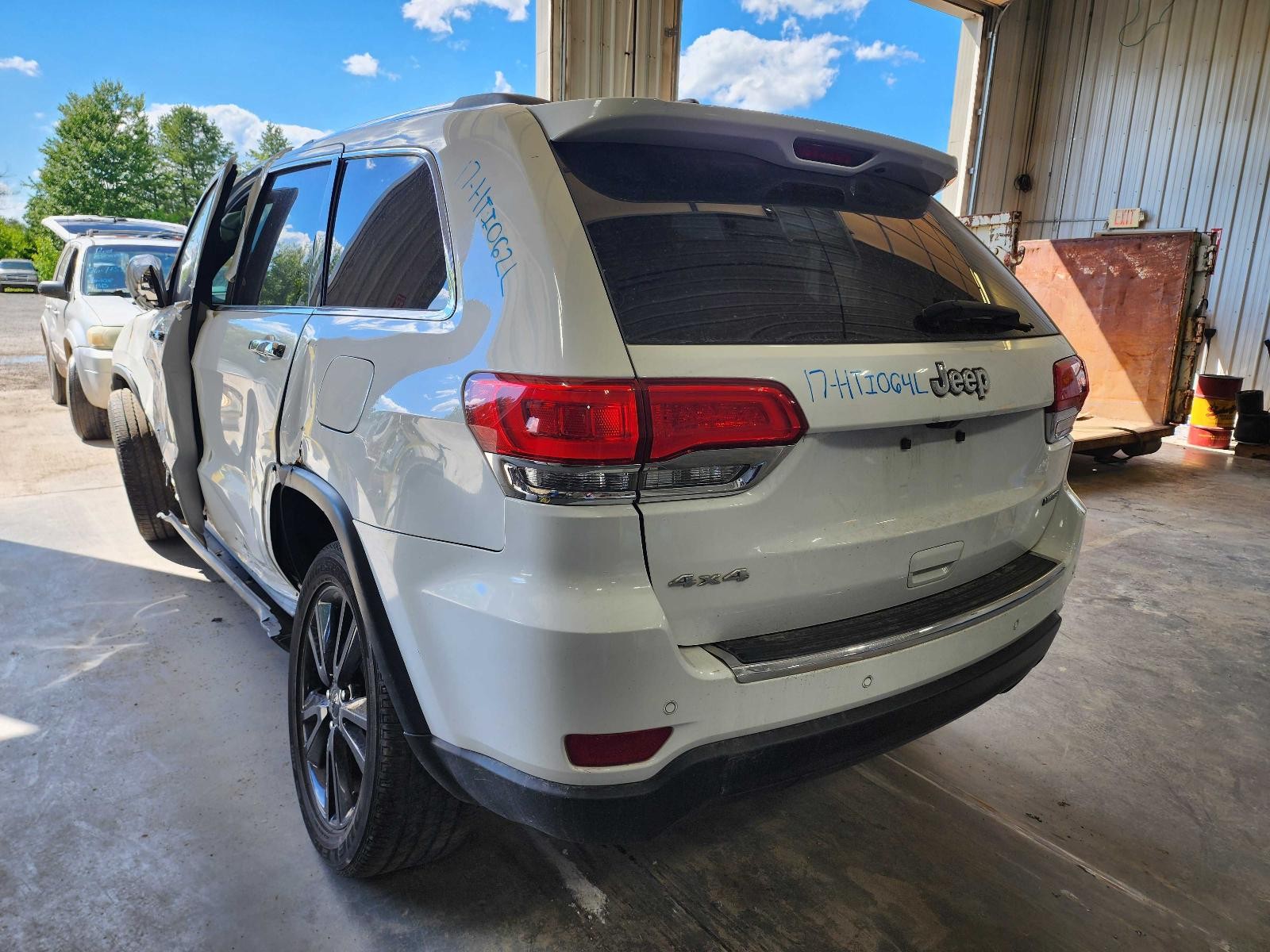 Used Left Sun Visor fits: 2017 Jeep Grand cherokee w/illumination Left Grade A