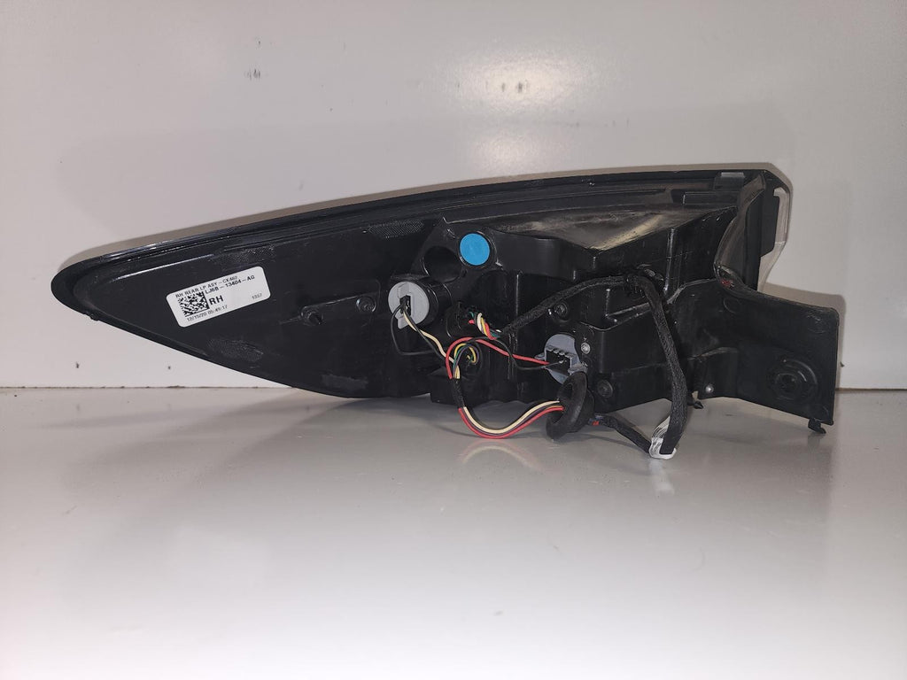 Used Right Tail Light Assembly fits: 2020 Ford Escape quarter panel mounted Righ