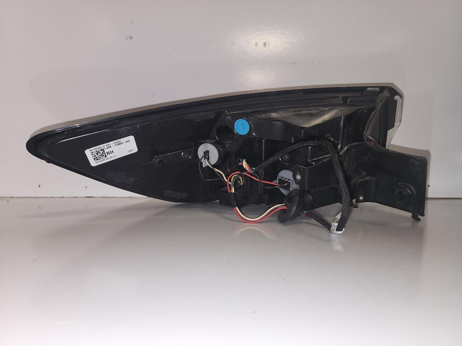 Used Right Tail Light Assembly fits: 2020 Ford Escape quarter panel mounted Righ
