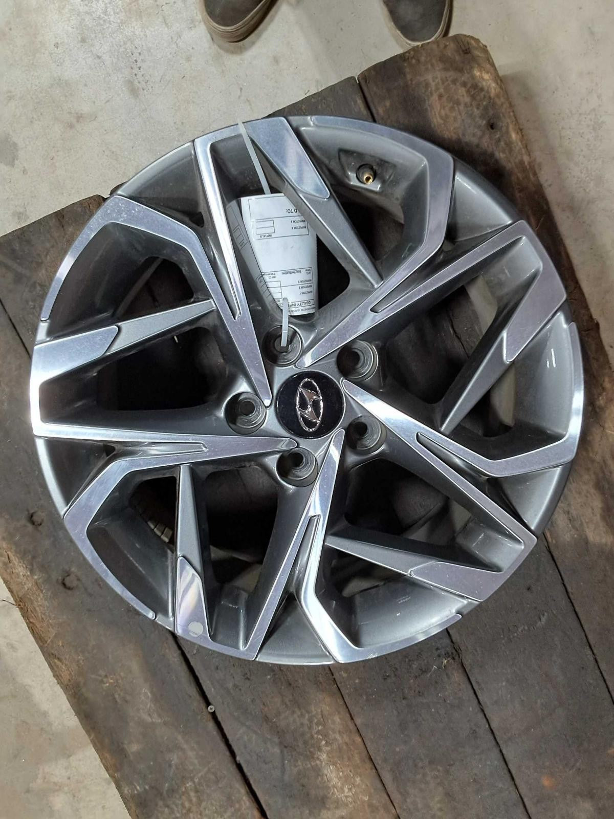 Used Wheel fits: 2022 Hyundai Sonata gasoline 17x7 alloy ID 52910L0210 Grade A