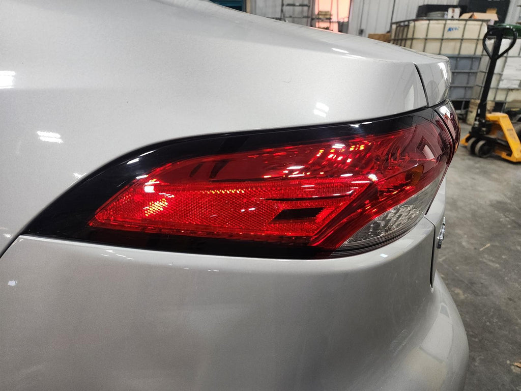 Used Left Tail Light Assembly fits: 2023 Toyota Corolla Sedan quarter panel moun