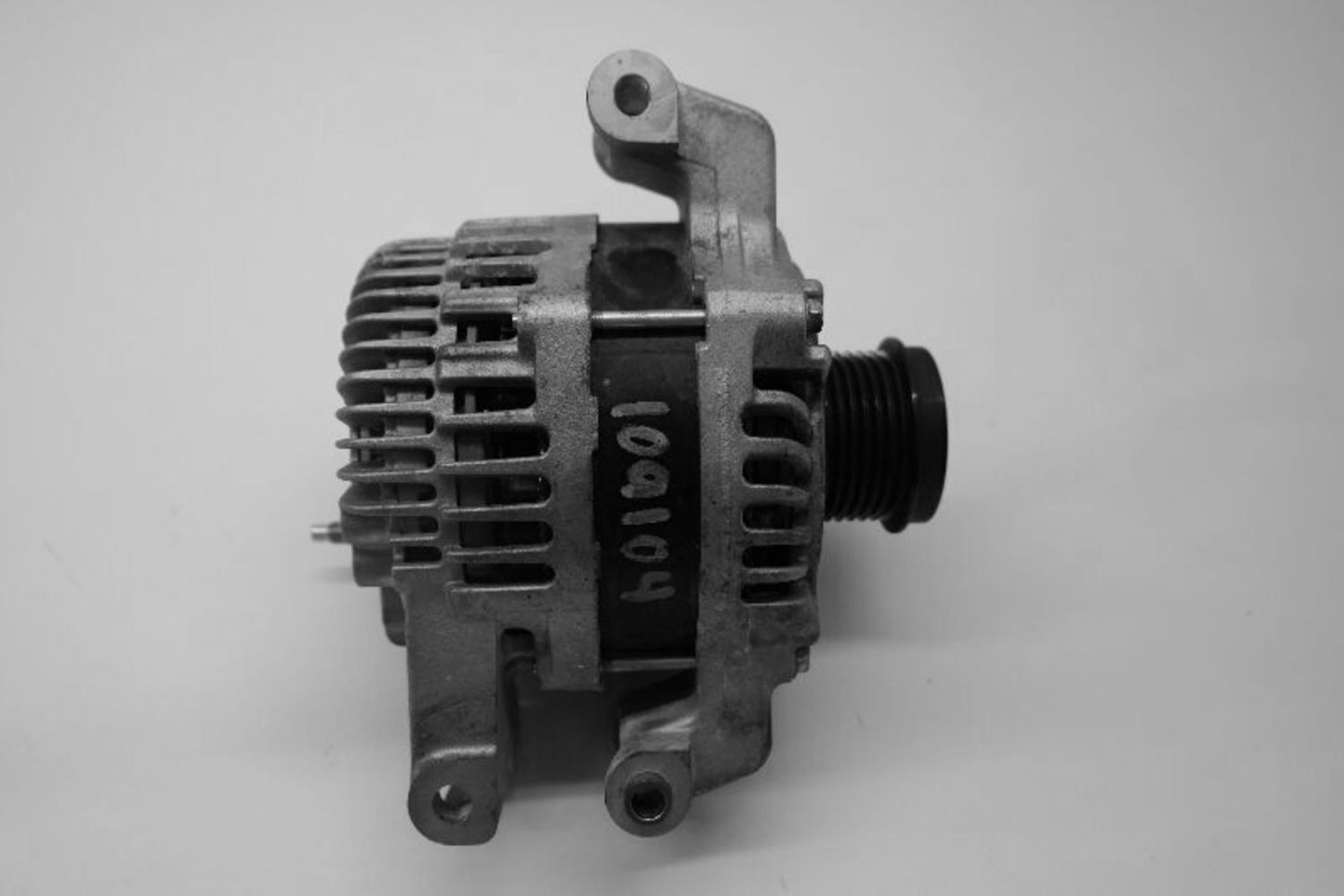 Used Alternator fits: 2015 Chrysler 200 Sdn 2.4L 160 amp Grade B