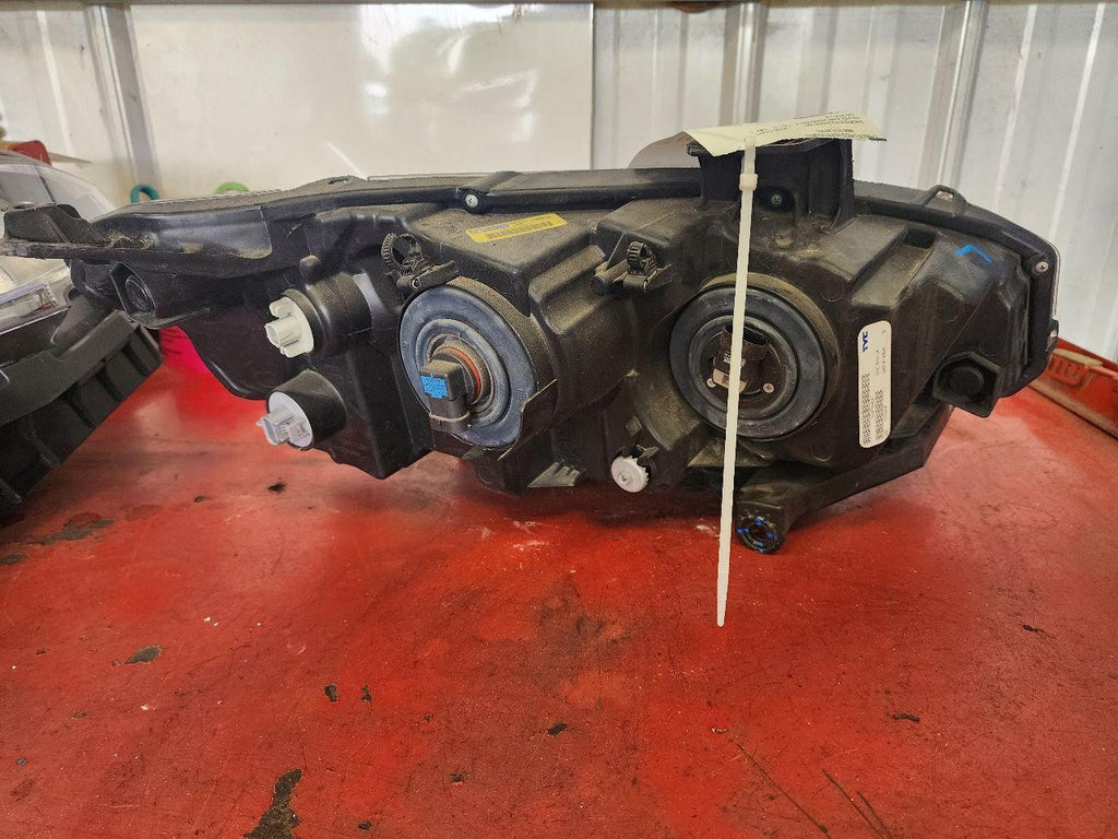 Used Left Headlight Assembly fits: 2018 Honda Civic halogen Left Grade A