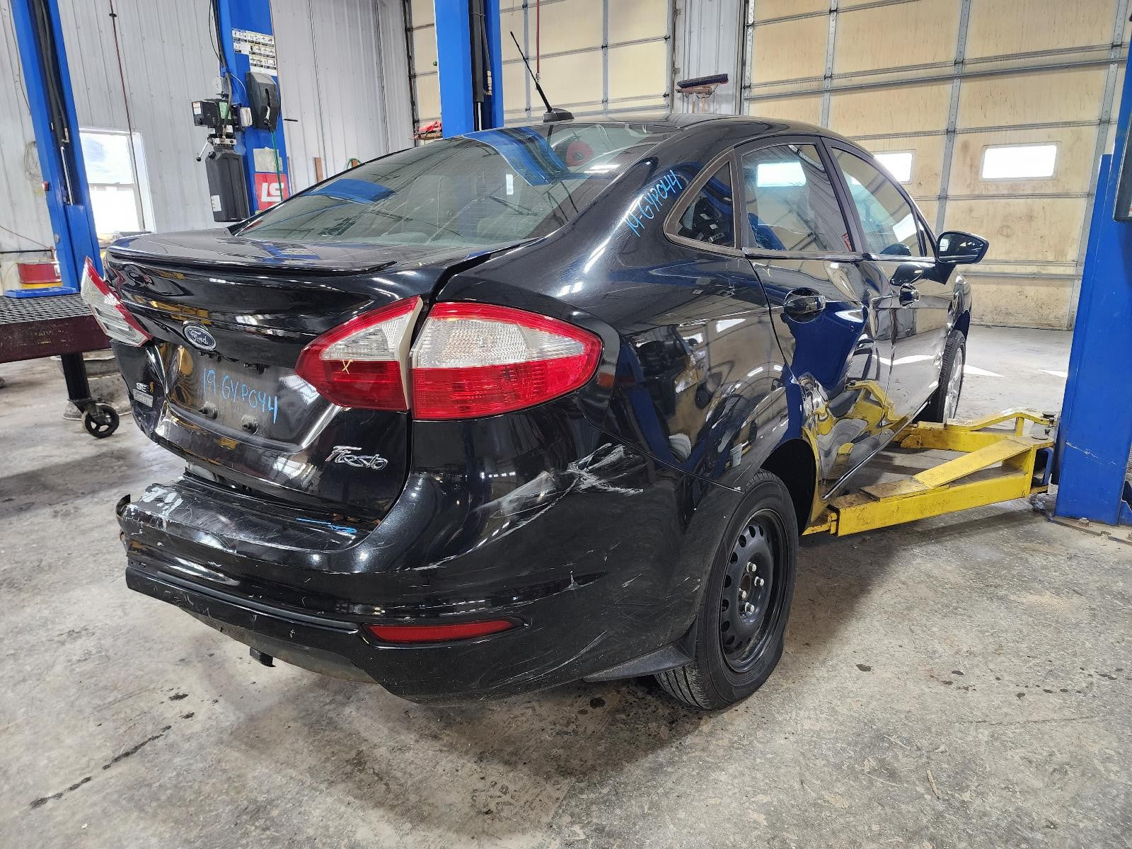 Used Air Cleaner Assembly fits: 2019 Ford Fiesta 1.6L w/o turbo AT Grade A