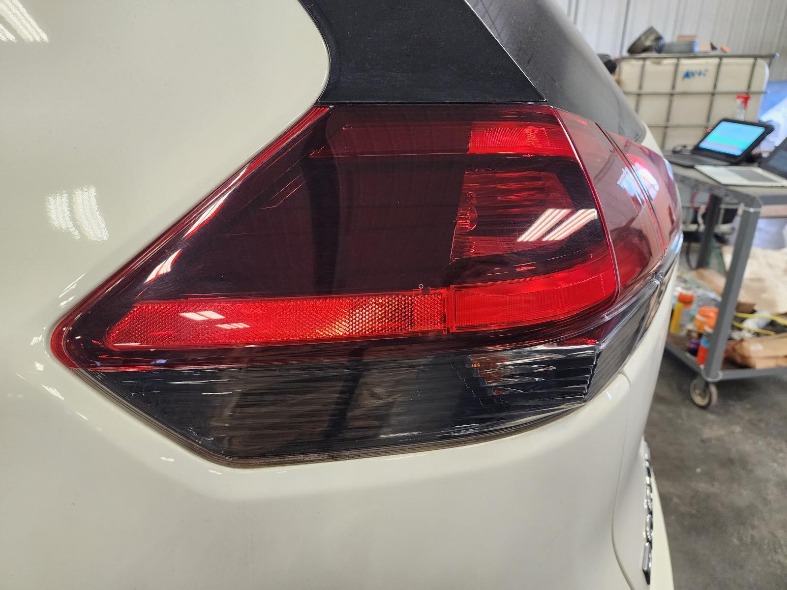Used Left Tail Light Assembly fits: 2020 Nissan Rogue quarter panel mounted Left