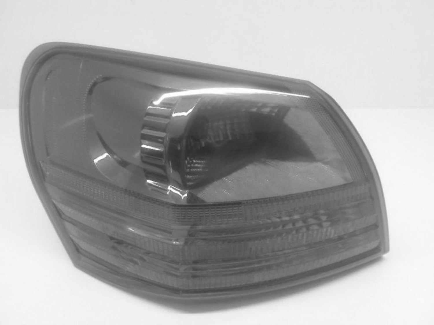 Used Left Tail Light Assembly fits: 2011 Nissan Rogue quarter panel mounted Left