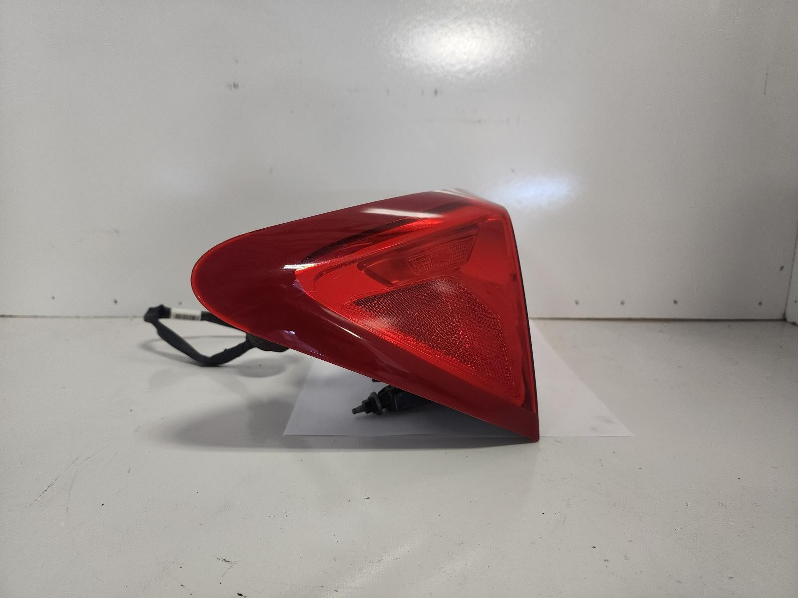 Used Left Outer Tail Light Assembly fits: 2016 Chevrolet Malibu VIN Z 4th digit