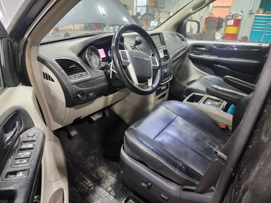 Used Air Cleaner Assembly fits: 2016 Chrysler Town & country  Grade A