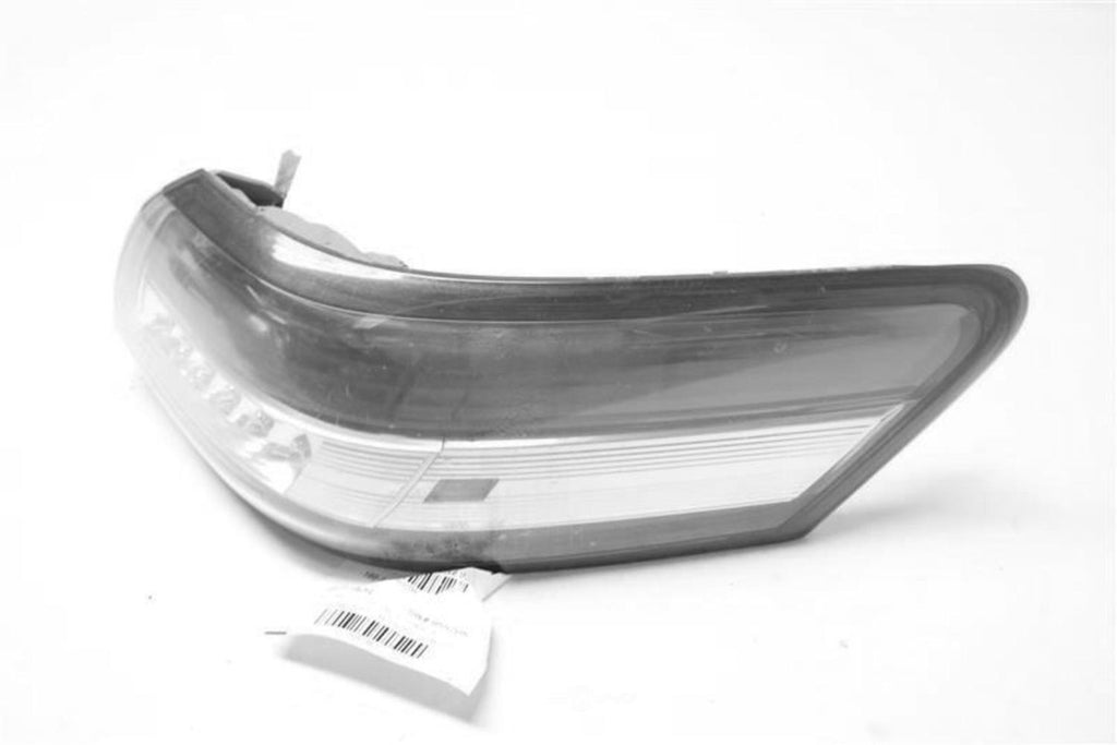 Used Right Tail Light Assembly fits: 2011 Toyota Camry quarter panel mounted R.
