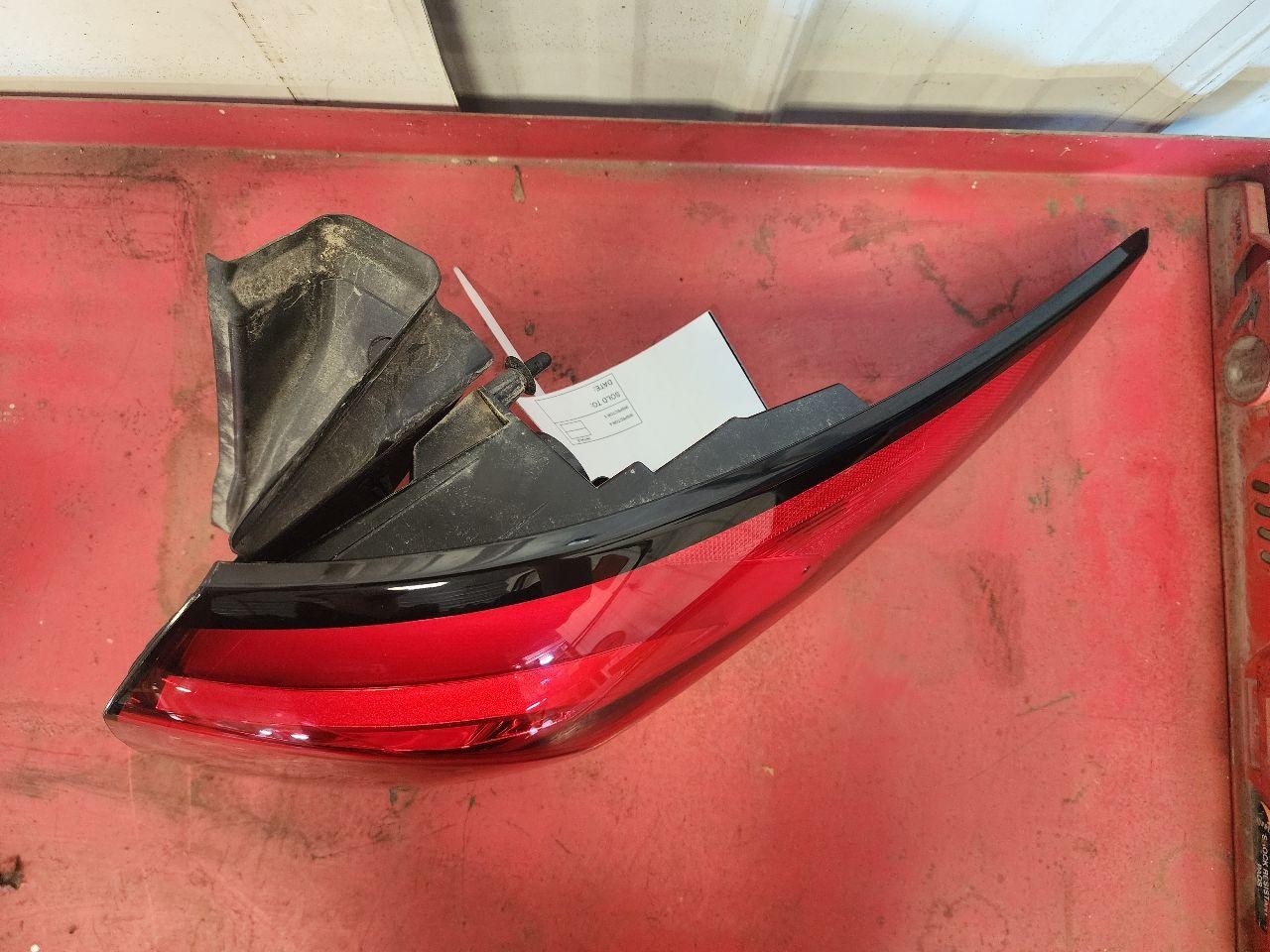 Used Right Tail Light Assembly fits: 2019 Ford Escape quarter panel mounted brig