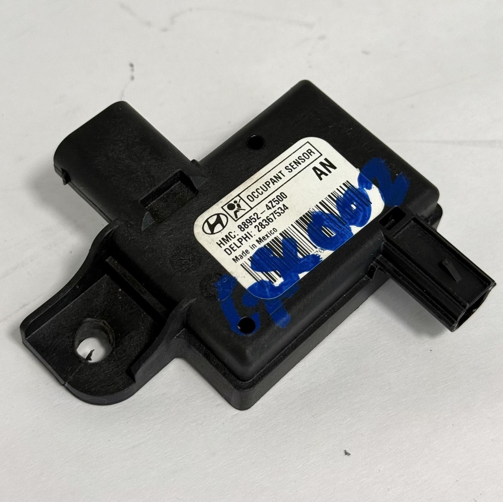 2013-2018 HYUNDAI SANTA FE RIGHT PASSENGER SEAT OCCUPANCY SENSOR OEM