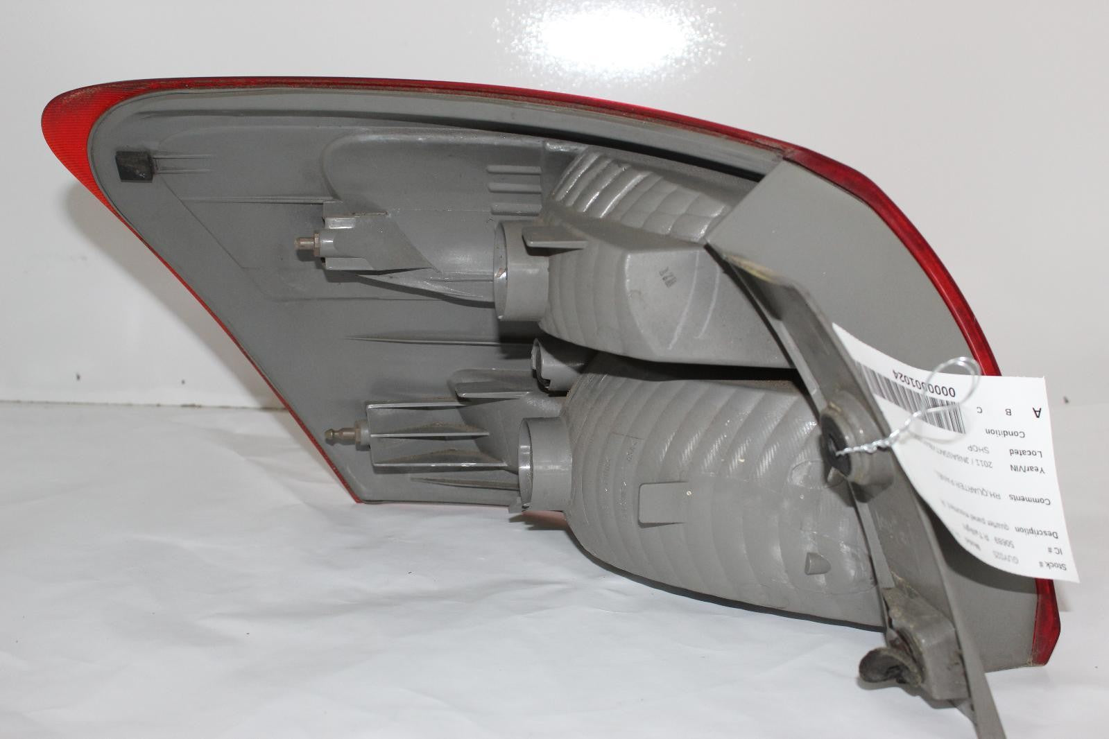 NISSAN ROGUE R Taillight quarter panel mounted, R. 08 09 10 11 12 13