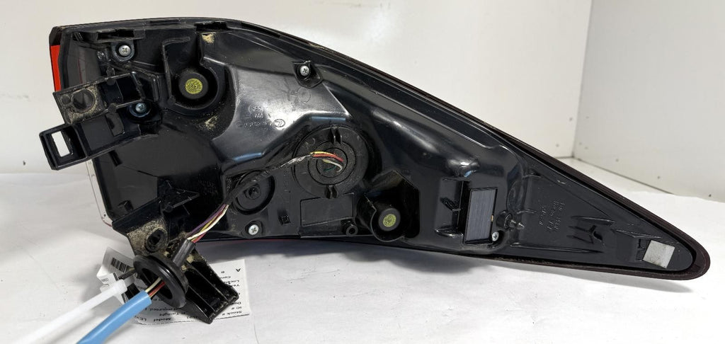 2016-2019 LEXUS RX450H TAILLIGHT RIGHT SIDE QUARTER MOUNTED OEM 