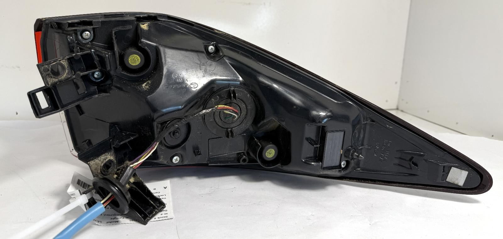 2016-2019 LEXUS RX450H TAILLIGHT RIGHT SIDE QUARTER MOUNTED OEM 