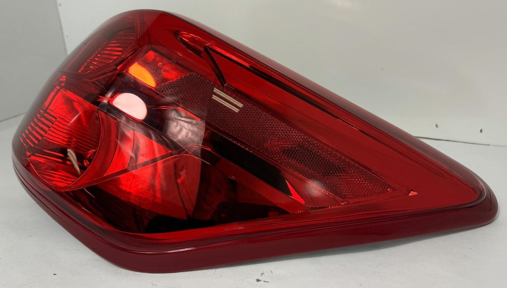 2017-2020 NISSAN PATHFINDER TAILLIGHT RIGHT SIDE QUARTER MOUNT OEM