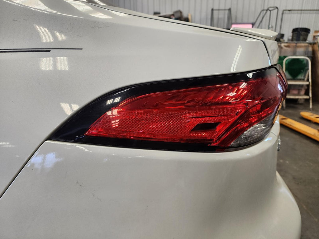 Used Left Tail Light Assembly fits: 2020 Toyota Corolla Sedan quarter panel moun
