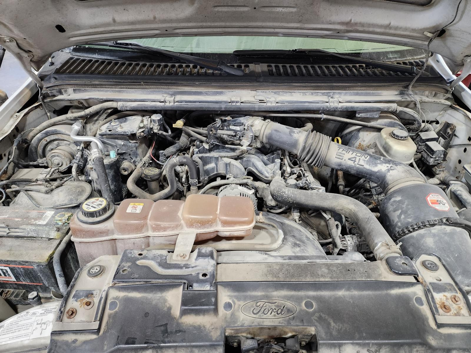 Used Rear Axle Assembly Rear fits: 2004 Ford F250SD PICKUP 10.50`` ring gear 3.7