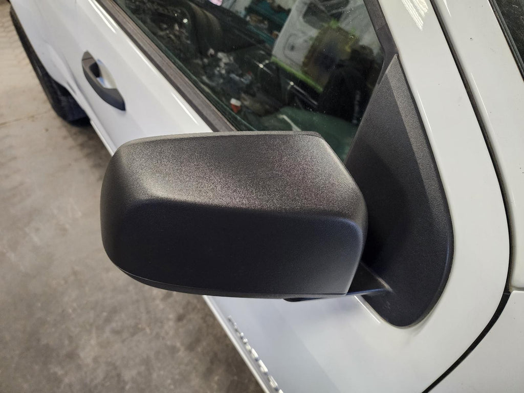 Used Right Door Mirror fits: 2016 Chevrolet Colorado manual mirror opt DBI Right