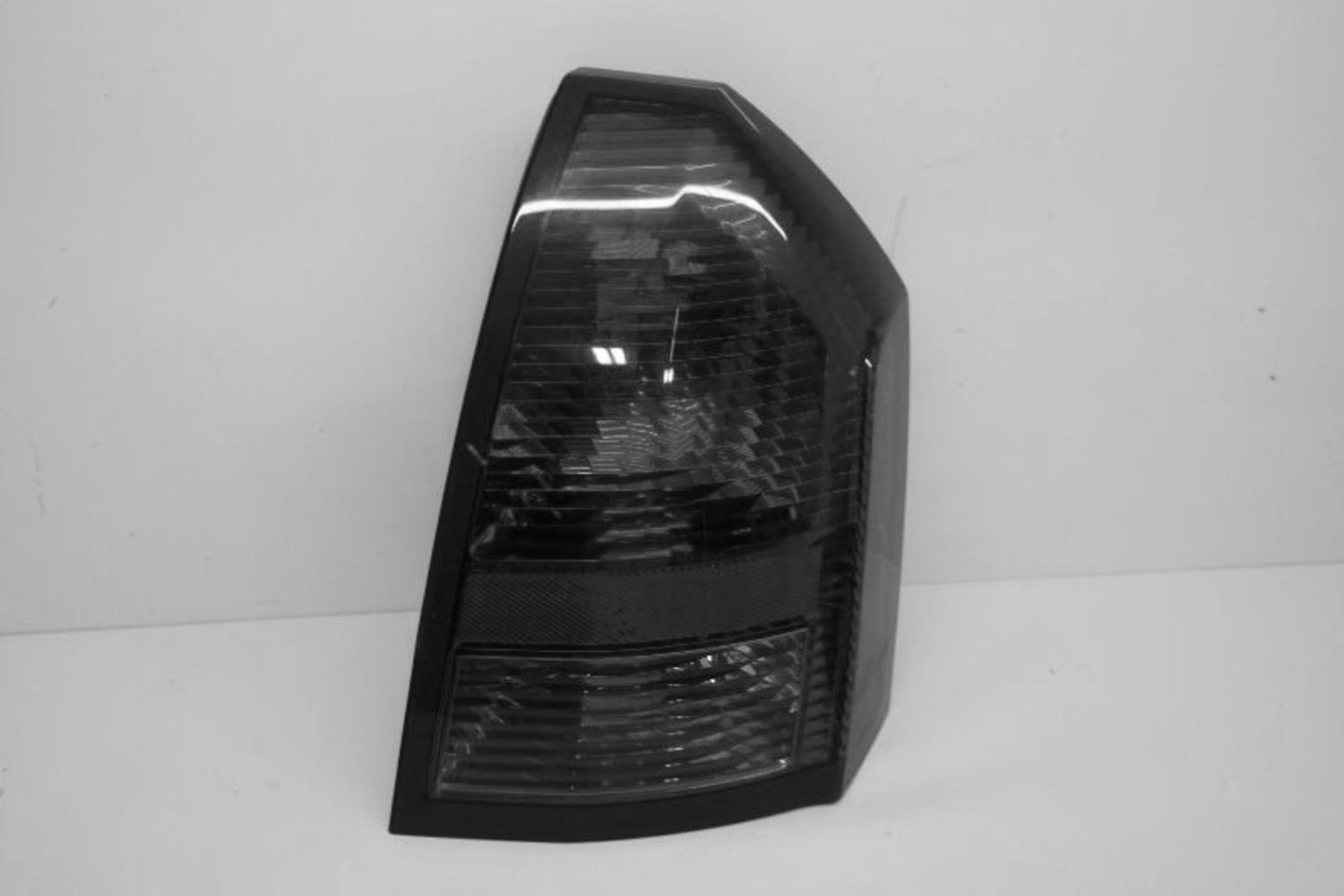Used Right Tail Light Assembly fits: 2006 Chrysler 300 Base R. Right Grade A