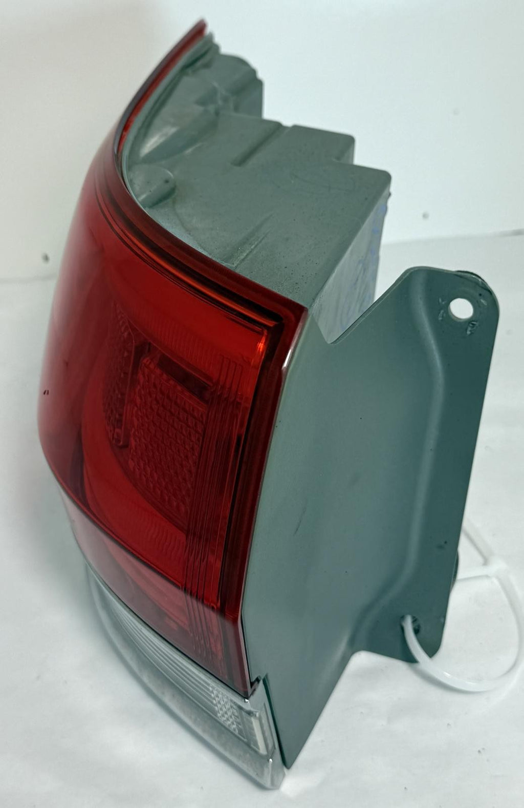 Used Left Tail Light Assembly fits: 2014 Jeep Grand cherokee quarter panel mount