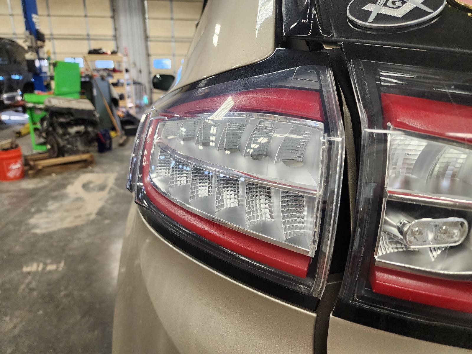 Used Left Tail Light Assembly fits: 2018 Ford Edge SEL quarter panel mounted L.
