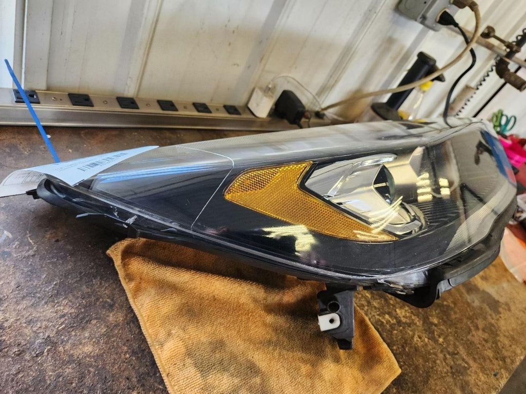 FORD ESCAPE R Headlamp halogen, reflector (w/o LED accent), black bezel, R. 18