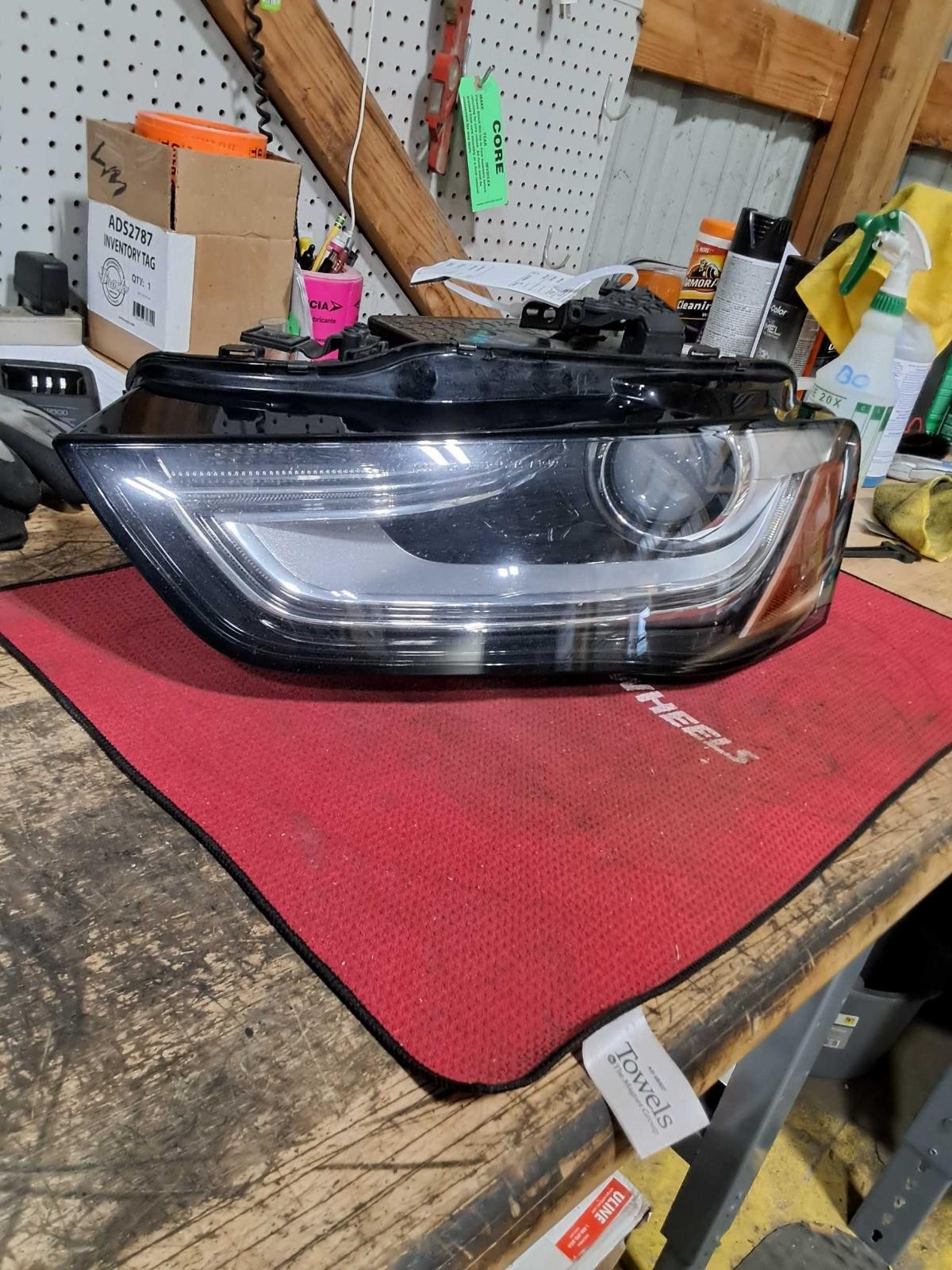 Used Left Headlight Assembly fits: 2014 Audi A4 xenon HID self adjusting opt 8Q3