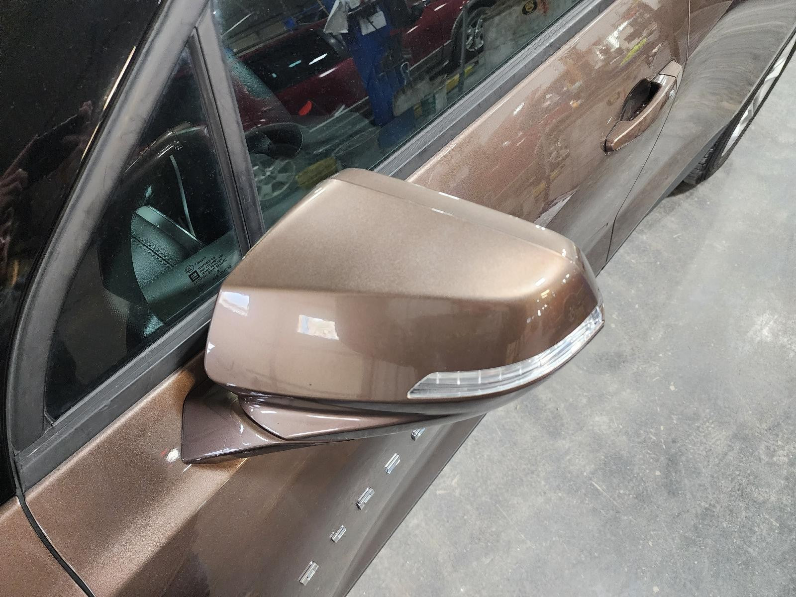 Used Left Door Mirror fits: 2019 Chevrolet Blazer power heated w/integral turn s