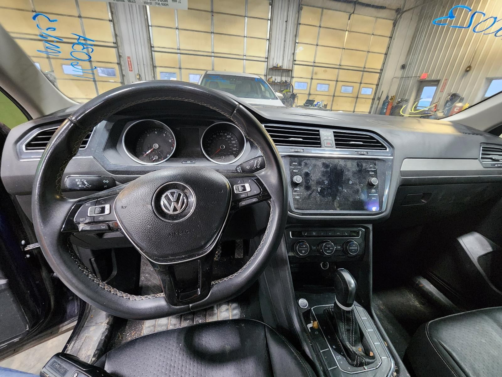Used Front Right Seat Front fits: 2021 Volkswagen Tiguan leatherette R. manual F
