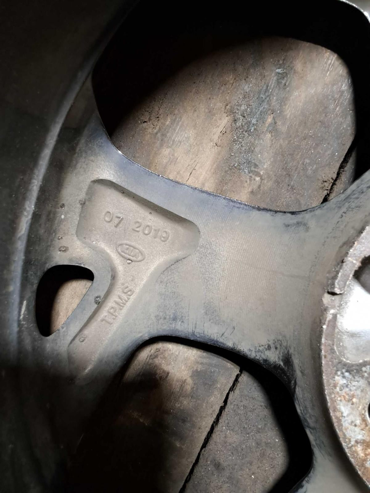 Used Wheel fits: 2020 Kia Sportage 18x7 5 Y spoke alloy machined face Grade A