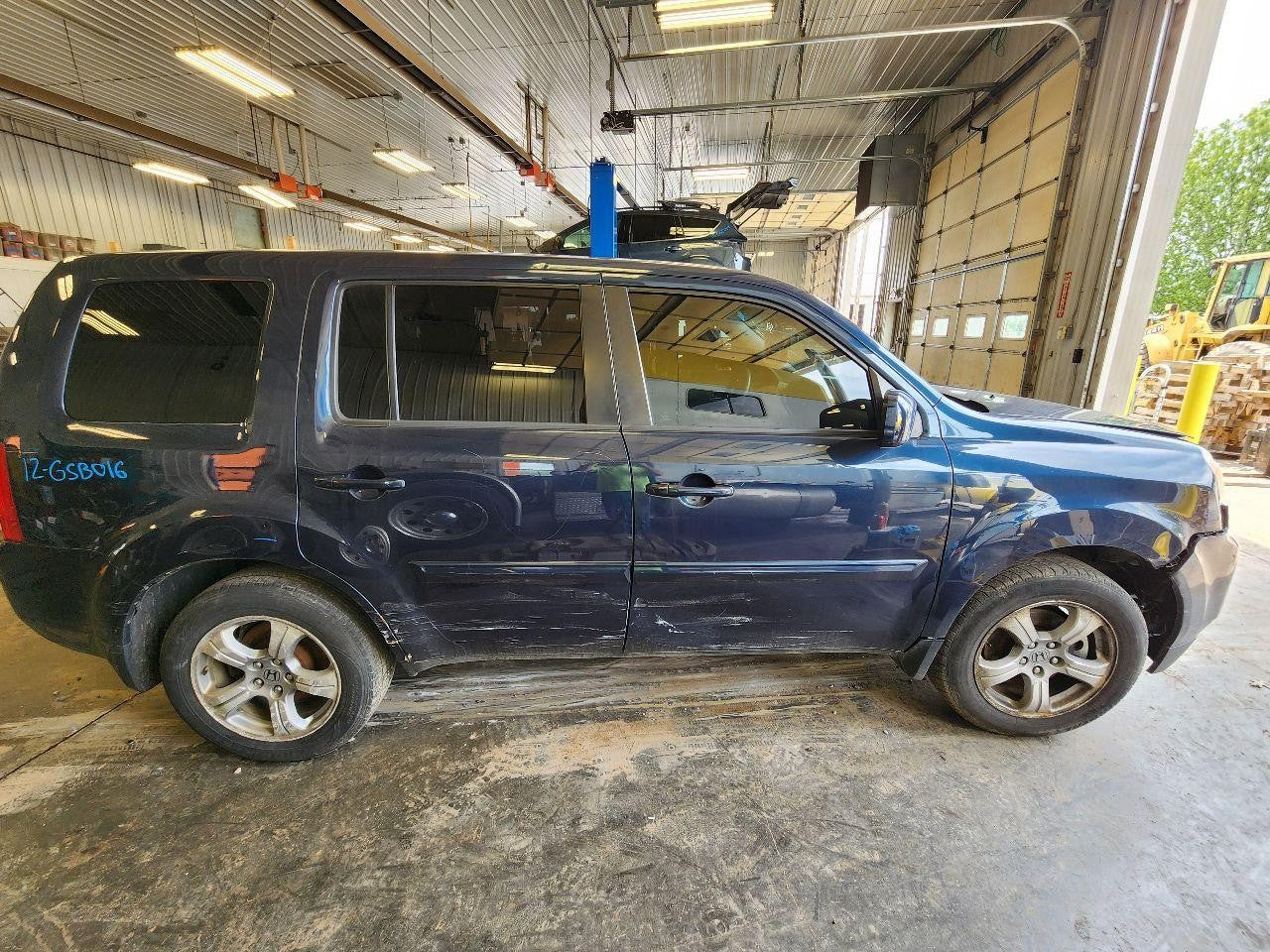 Used Left Door Mirror fits: 2012 Honda Pilot Power heated w/o turn signals paint