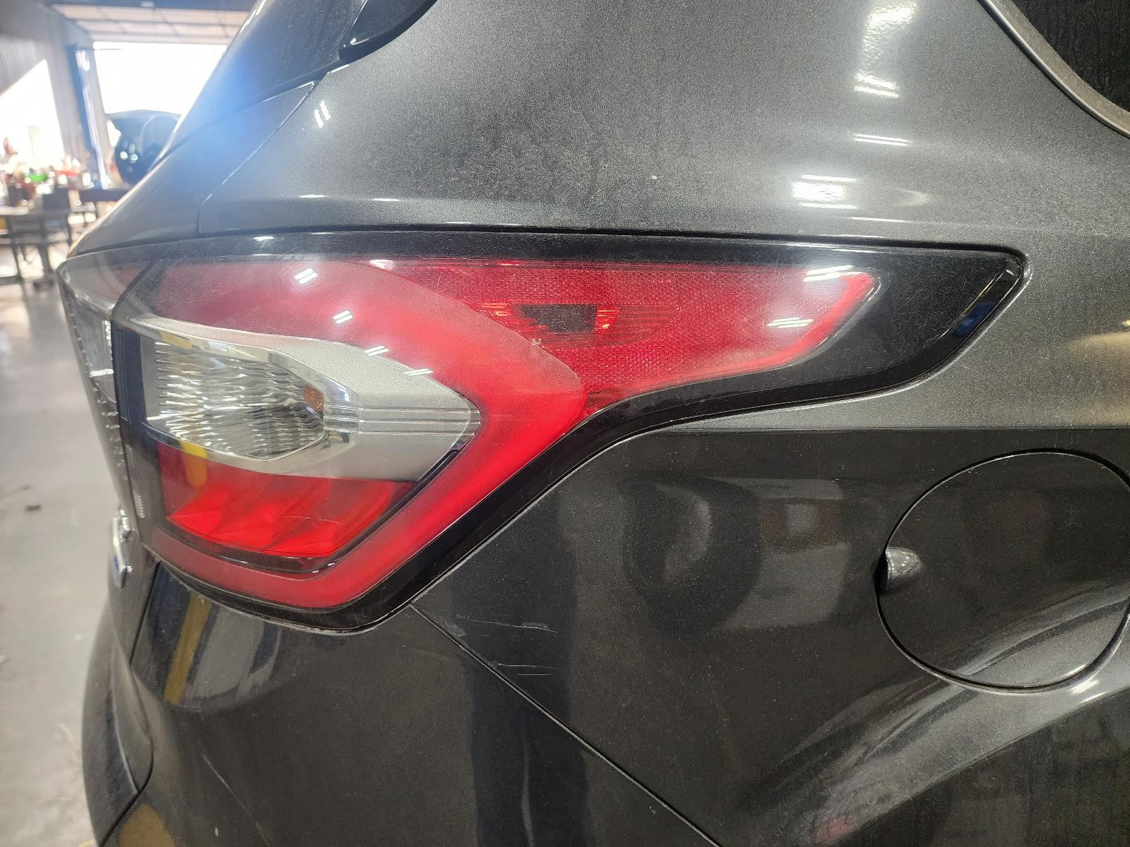 Used Right Tail Light Assembly fits: 2017 Ford Escape quarter panel mounted brig