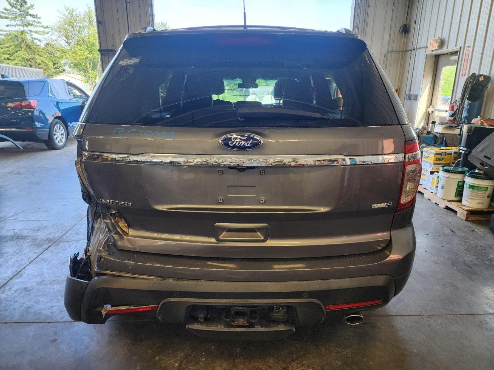 FORD EXPLORER R Taillight w/o police package; red lens, twist in signal and re