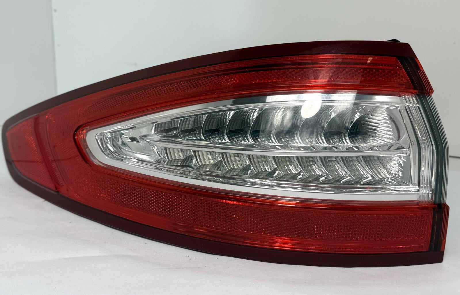 2013-2016 FORD FUSION TAILLIGHT LEFT SIDE QUARTER PANEL MOUNTED OEM