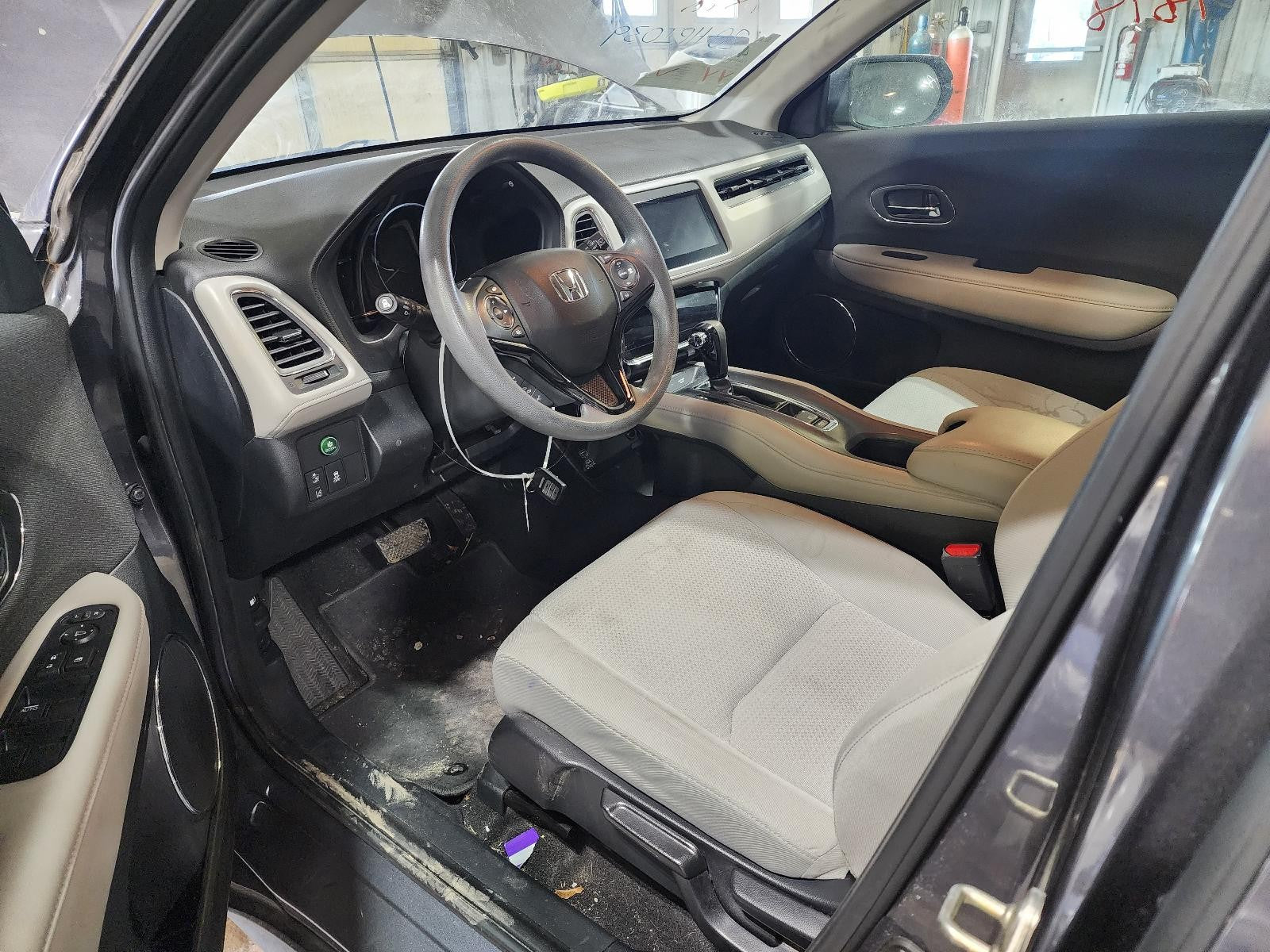 Used Front Left Seat Front fits: 2020 Honda Hr-v airbag manual cloth heated Fron