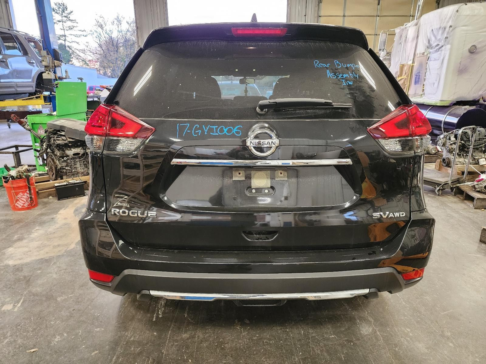 Used Front Lower Center Console fits: 2017 Nissan Rogue floor VIN 5 1st digit US