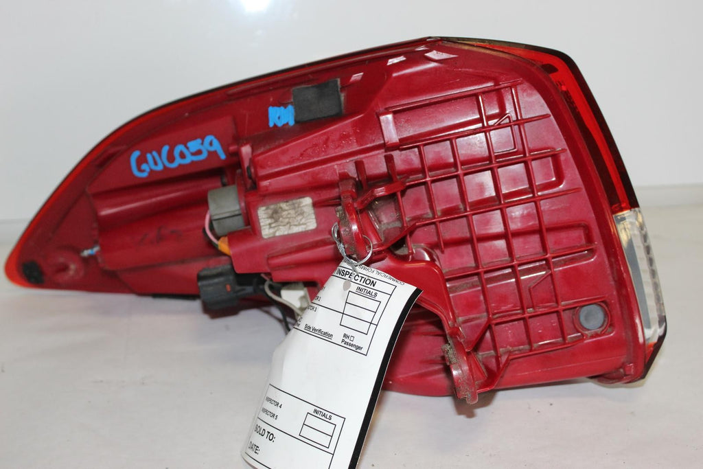 Used Right Tail Light Assembly fits: 2017 Hyundai Tucson incandescent bulb quart