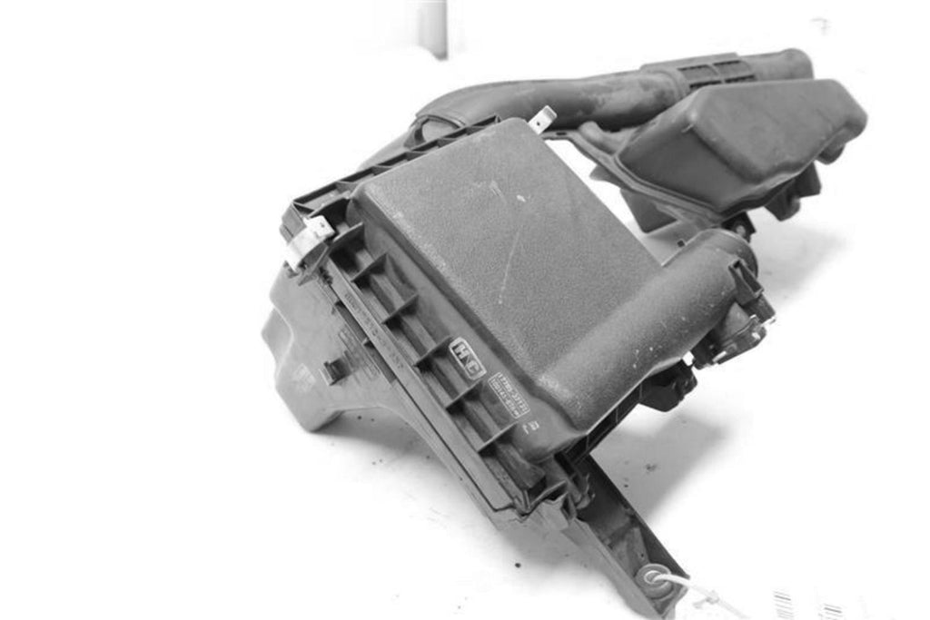 Used Air Cleaner Assembly fits: 2010 Toyota Prius Prius Plug-in VIN DP 7th and 8