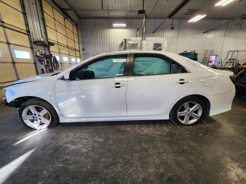 Used Left Door Mirror fits: 2014 Toyota Camry Power heated L. w/o blind spot ale