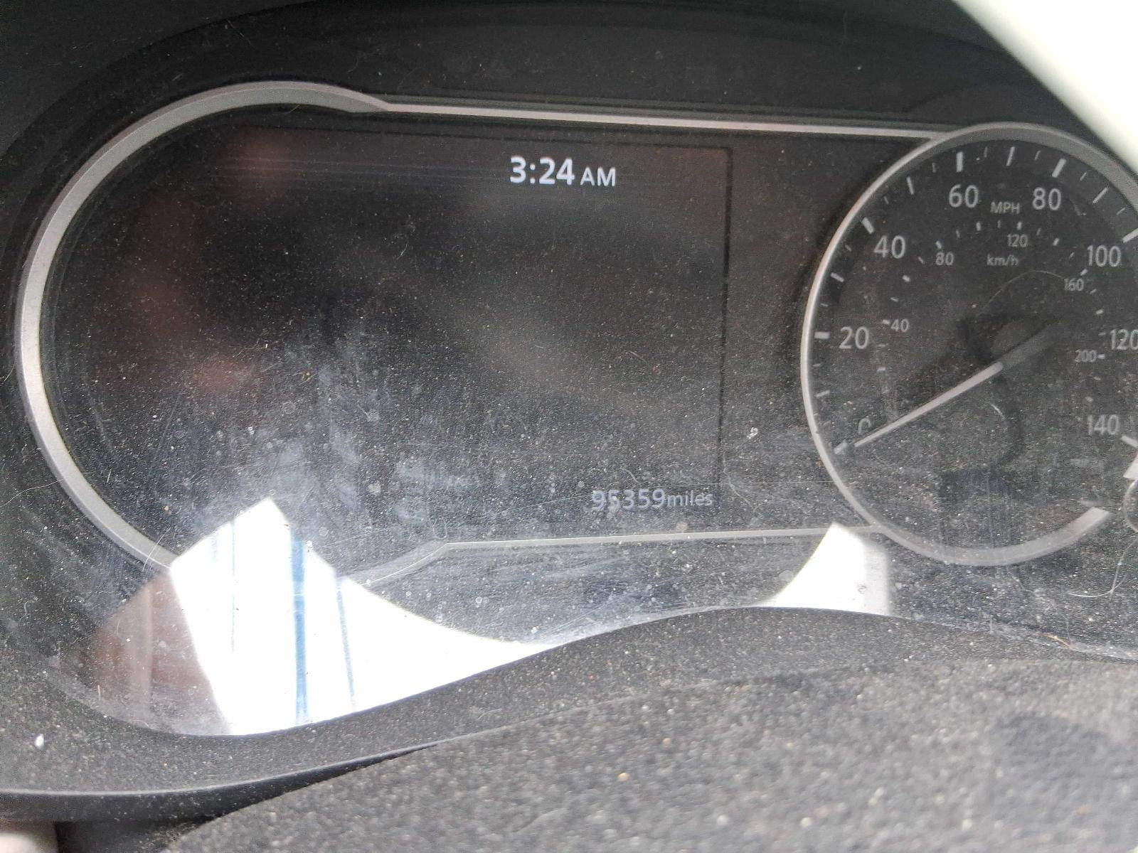 Used Front Center Interior Rear View Mirror fits: 2021 Nissan Versa w/o automati
