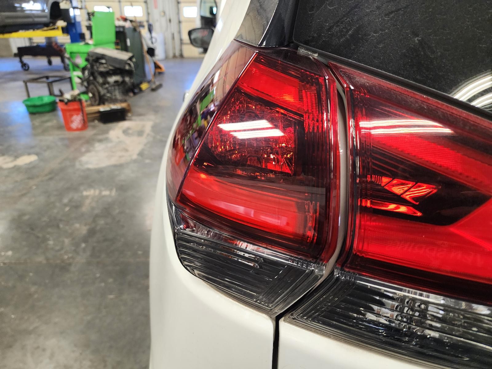 Used Left Tail Light Assembly fits: 2020 Nissan Rogue quarter panel mounted Left