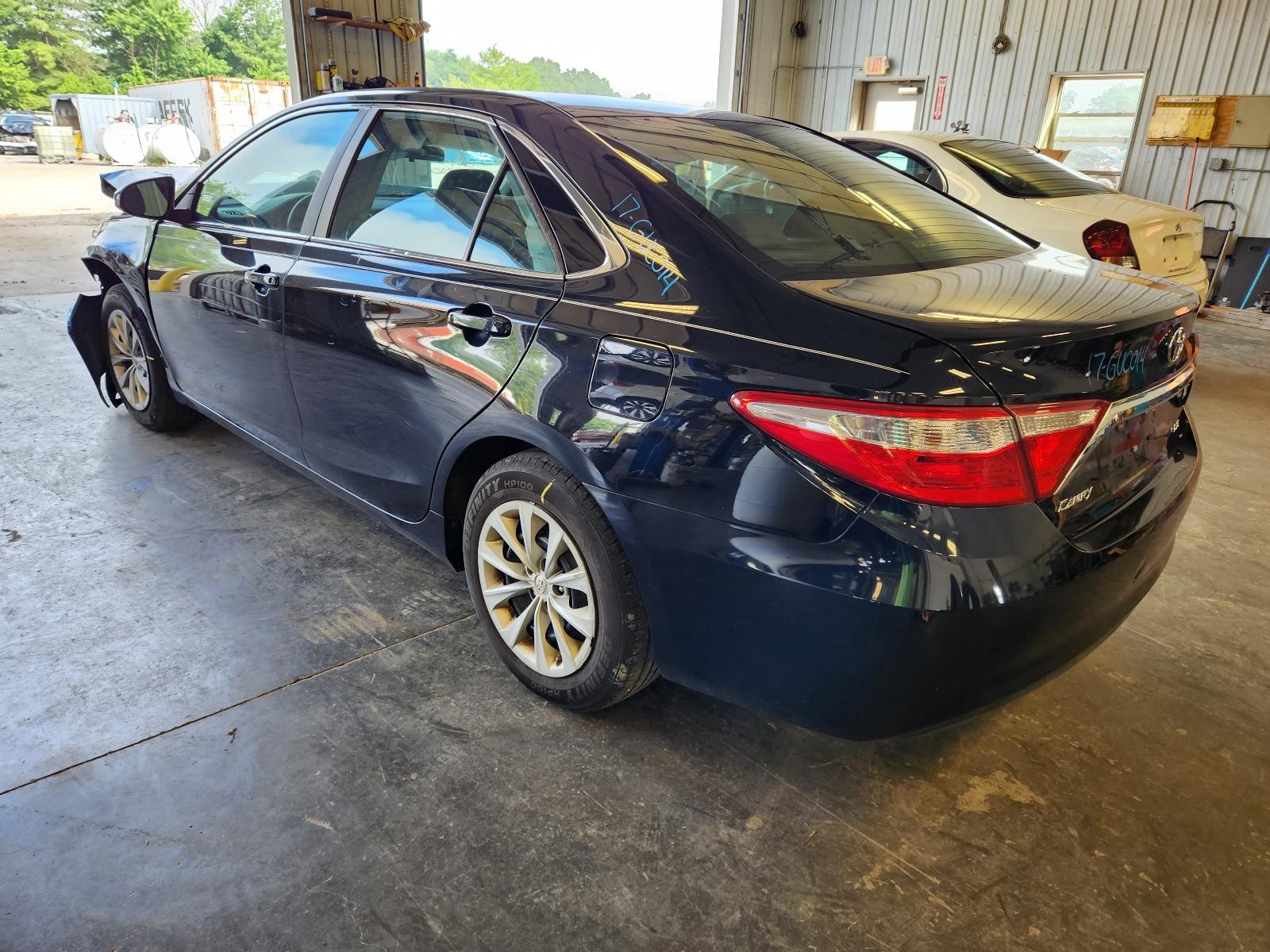 Used Right Door Mirror fits: 2017 Toyota Camry Power heated w/o blind spot alert