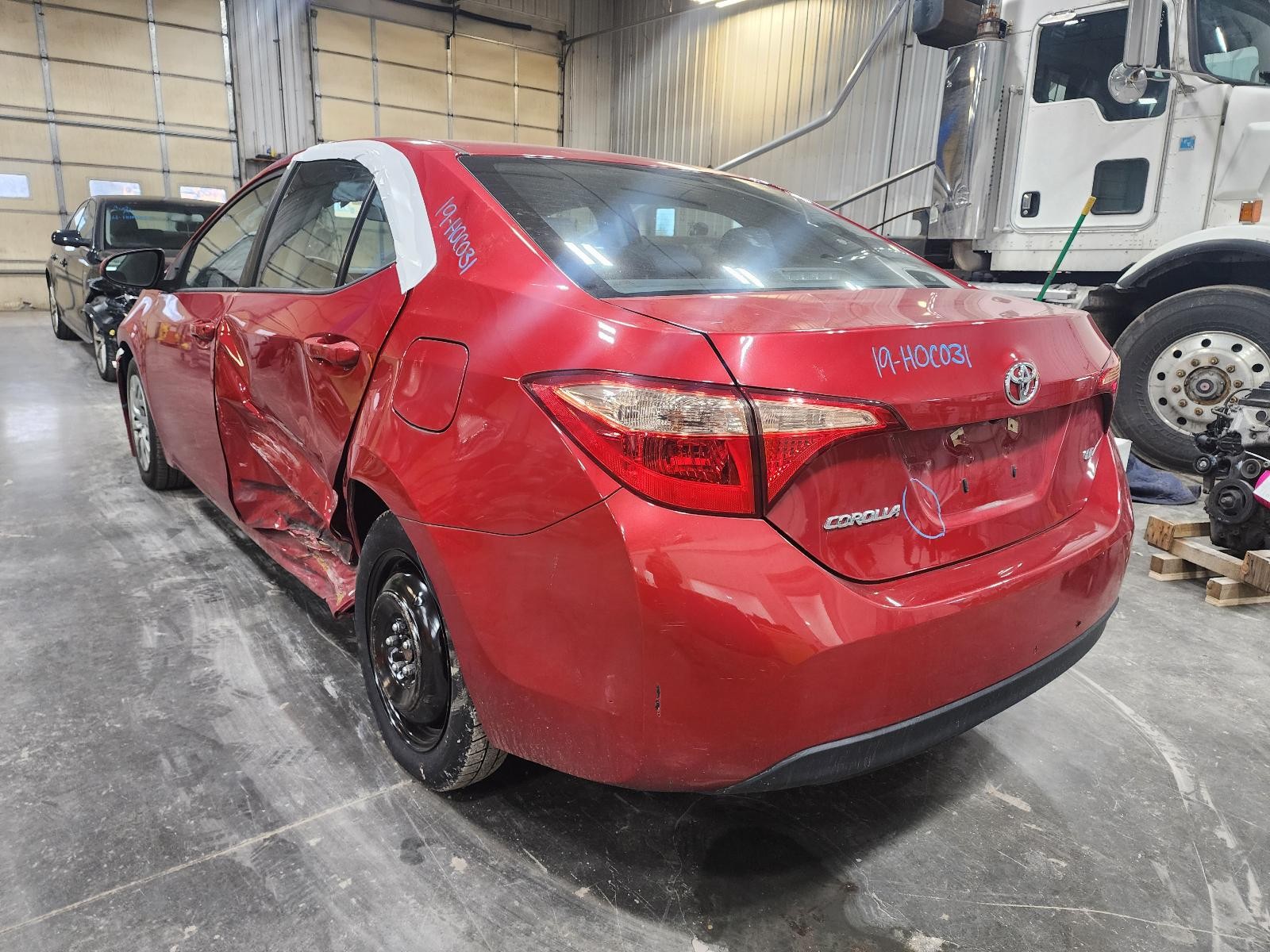 Used Right Tail Light Assembly fits: 2019 Toyota Corolla Sdn w/o LED reverse lam