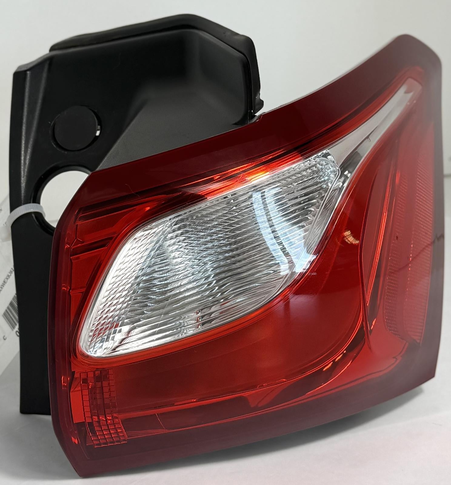 Used Right Tail Light Assembly fits: 2018 Chevrolet Equinox w/LED opt UGE quarte