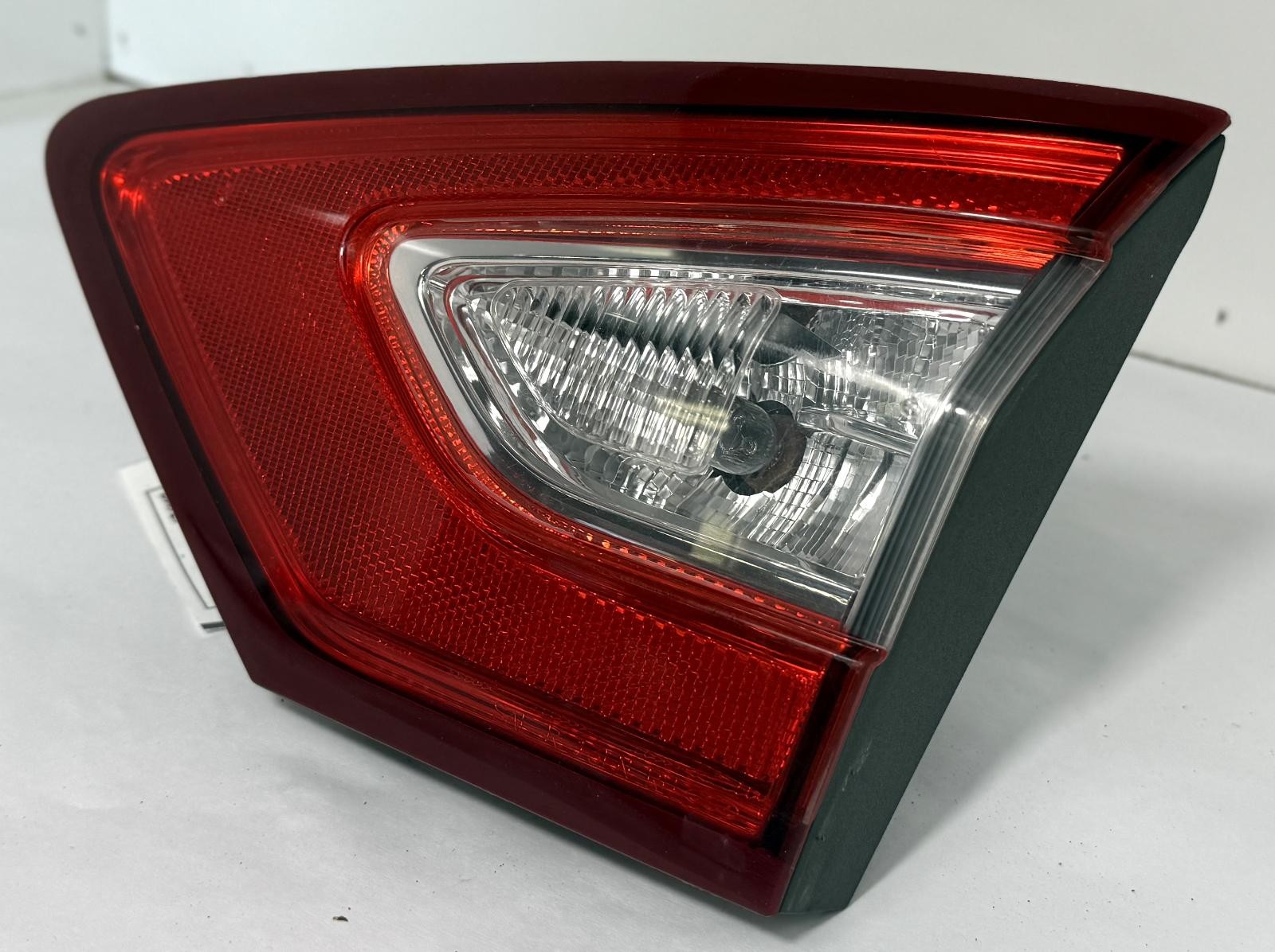 Used Right Tail Light Assembly fits: 2013 Ford Fusion lid mounted Hybrid SE R. R