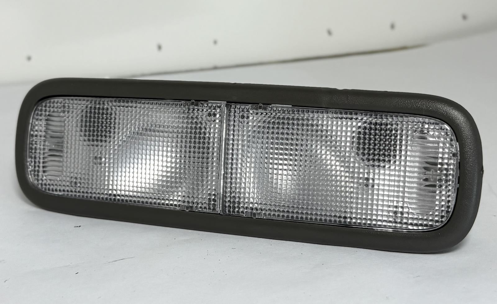2005-2015 HONDA PILOT OVERHEAD CENTER DOME LIGHT LAMP OEM
