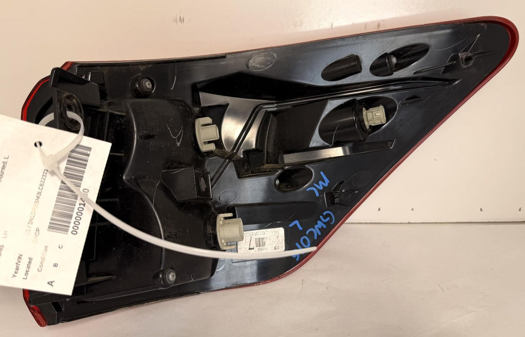 2017-2020 NISSAN PATHFINDER TAILLIGHT LEFT SIDE QUARTER MOUNTED OEM