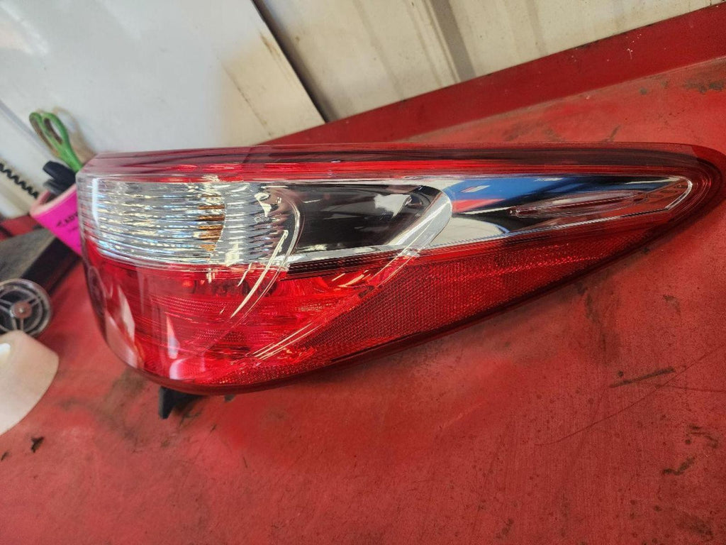 TOYOTA CAMRY R Taillight quarter panel mounted, R. 15