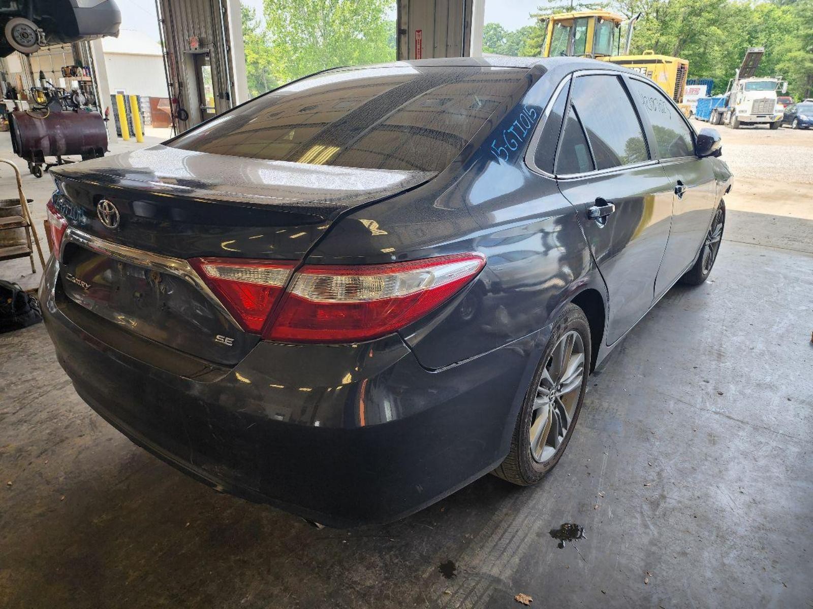 TOYOTA CAMRY R Taillight decklid mounted, R. 15