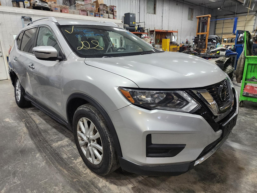 Used Front Center Interior Rear View Mirror fits: 2020 Nissan Rogue w/o automati